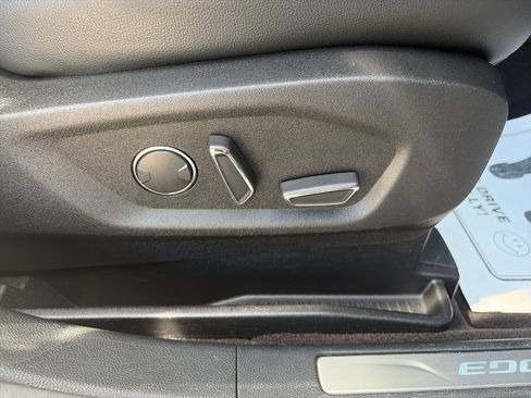 Used 2019 Ford Edge Titanium w/ Equipment Group 301A AWD/4WD image 36