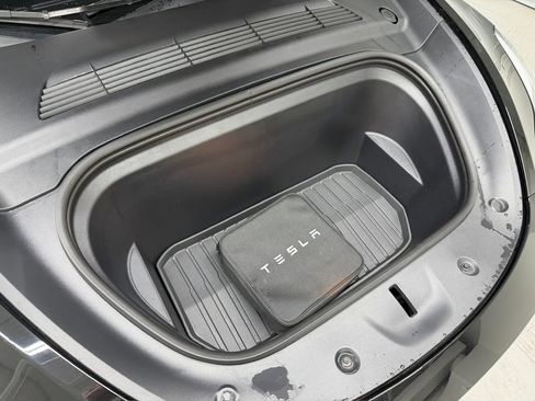Used 2025 Tesla Model Y Long Range RWD image 47