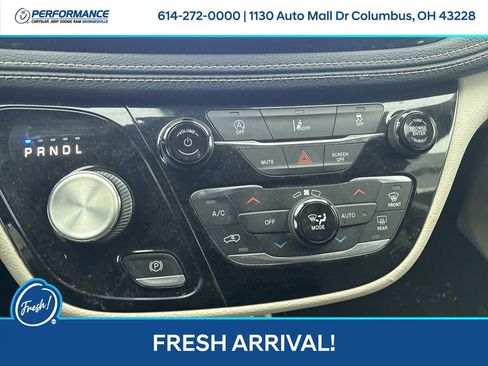 Used 2022 Chrysler Pacifica Touring-L image 22