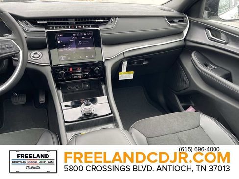 New 2025 Jeep Grand Cherokee Altitude w/ Trailer Tow Package AWD/4WD image 15