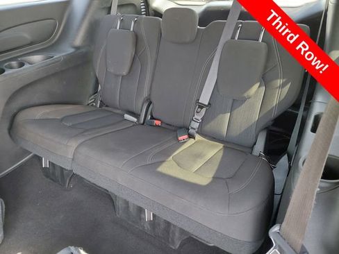 Used 2023 Chrysler Pacifica Touring FWD image 18