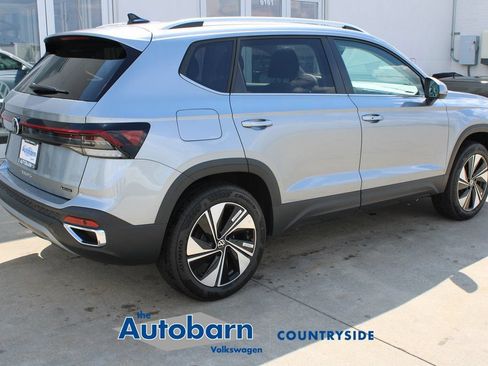 Used 2025 Volkswagen Taos SE AWD/4WD image 6
