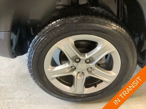 Used 2023 Jeep Compass Latitude w/ Convenience Group AWD/4WD image 11