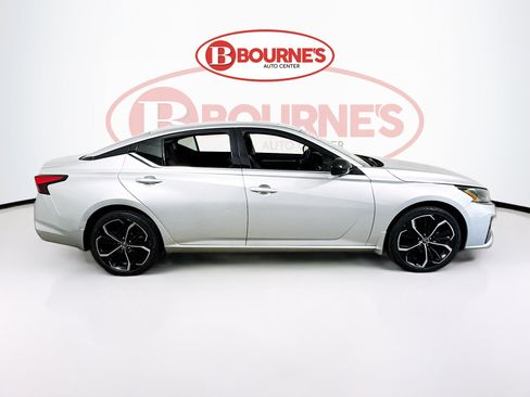 Used 2024 Nissan Altima 2.5 SR w/ SR Premium Package AWD/4WD image 12