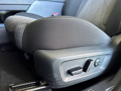 Used 2025 Nissan Rogue SV FWD image 13