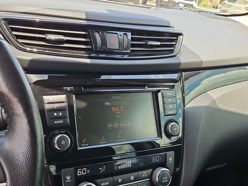 Used 2022 Nissan Rogue Sport SV w/ Technology Package FWD image 24