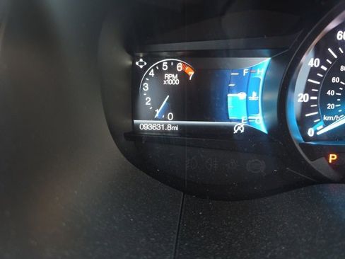 Used 2019 Ford Edge Titanium image 19