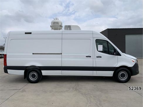 Used 2023 Mercedes-Benz Sprinter 2500 image 5