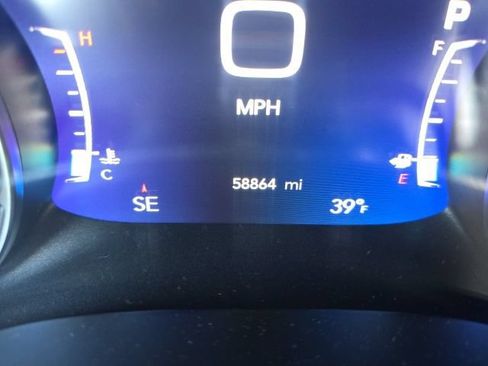 Certified 2024 Chrysler Pacifica Touring-L FWD image 13