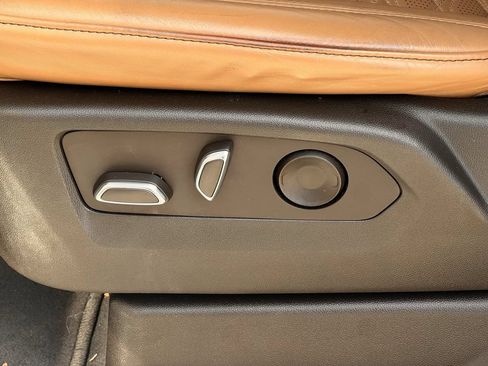 Used 2023 Cadillac Escalade ESV Premium Luxury AWD/4WD image 21