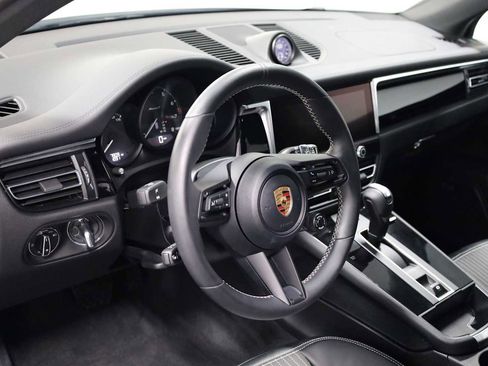 Certified 2025 Porsche Macan Turbo image 4