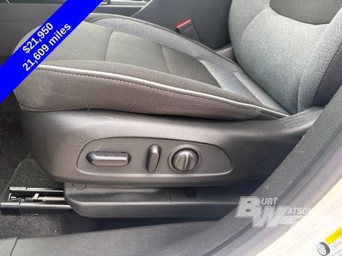 Used 2023 Chevrolet TrailBlazer LT w/ Convenience Package AWD/4WD image 13