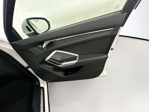 Used 2024 Audi Q3 2.0T Premium image 32