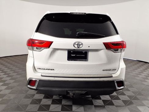 Used 2017 Toyota Highlander AWD V6 image 5