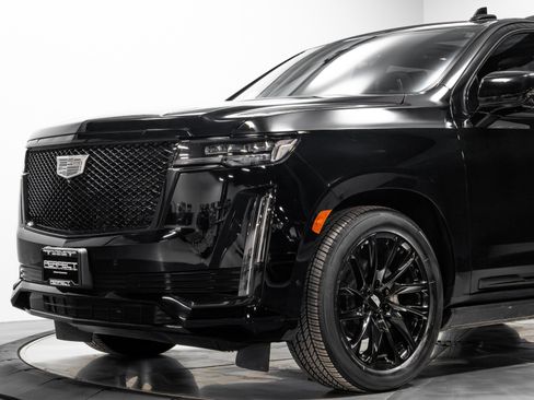 Used 2023 Cadillac Escalade Sport Platinum w/ LPO, ONYX Package image 4