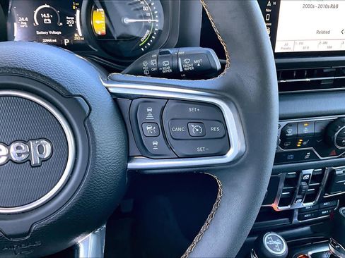 Used 2024 Jeep Wrangler High Altitude image 25