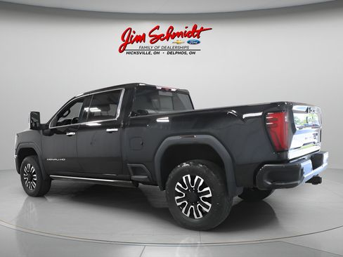 Used 2024 GMC Sierra 3500 Denali Ultimate AWD/4WD image 4