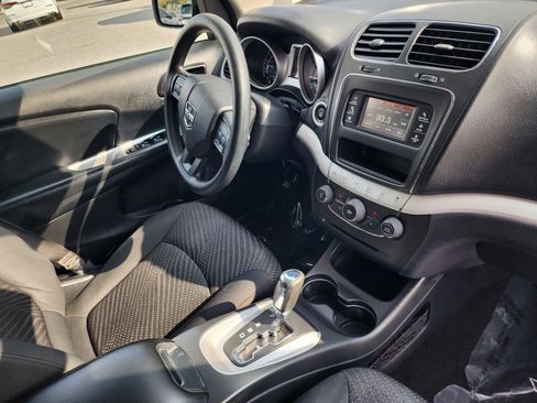 Used 2018 Dodge Journey SE image 15