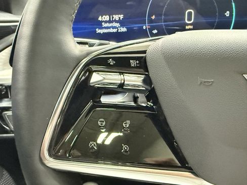 Used 2024 Cadillac Lyriq Sport image 17