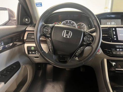 Used 2017 Honda Accord Touring image 21