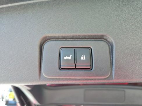 Used 2025 Nissan Rogue SV w/ SV Premium Package AWD/4WD image 14