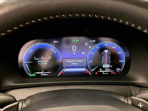 Used 2025 Toyota Crown Signia AWD/4WD image 28