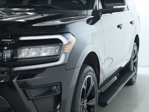 Used 2022 Ford Expedition Limited image 6