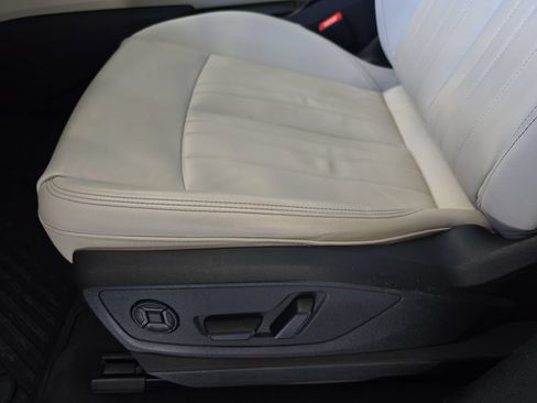 Used 2024 Audi Q8 e-tron Premium AWD/4WD image 32