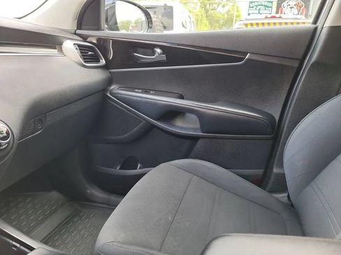 Used 2019 Kia Sorento AWD V6 image 18