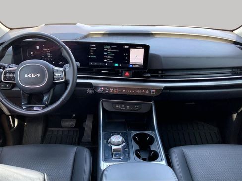 Used 2025 Kia Carnival SX Prestige FWD image 16