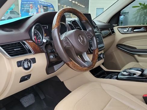 Used 2018 Mercedes-Benz GLS 550 4MATIC image 4