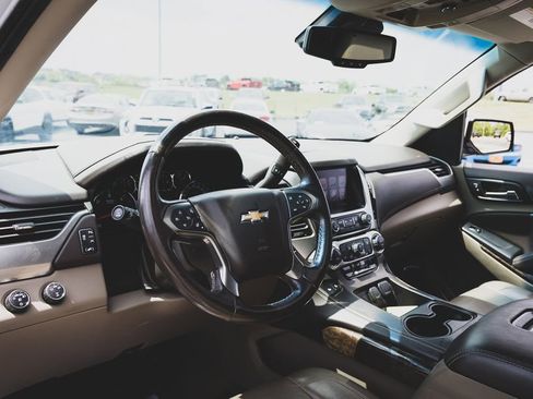 Used 2016 Chevrolet Suburban LT w/ Luxury Package AWD/4WD image 2