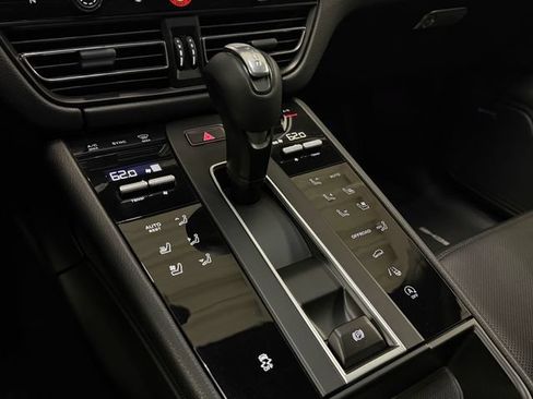 Certified 2026 Porsche Macan AWD/4WD image 21