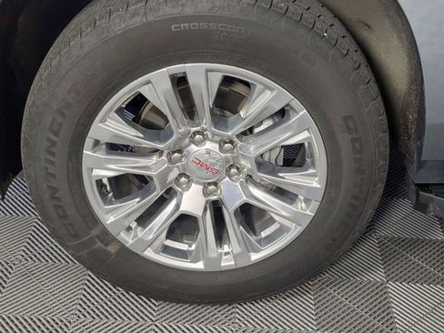 Used 2025 GMC Yukon XL Denali AWD/4WD image 8