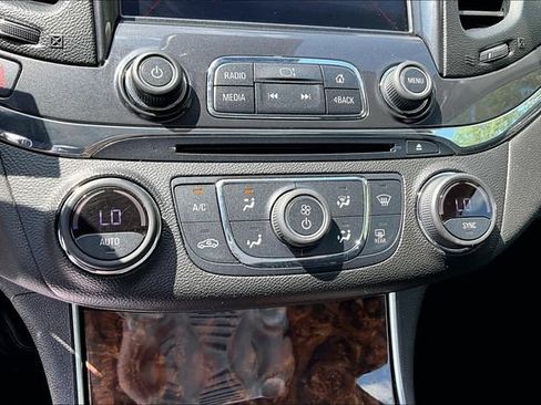Used 2014 Chevrolet Impala LT FWD image 32