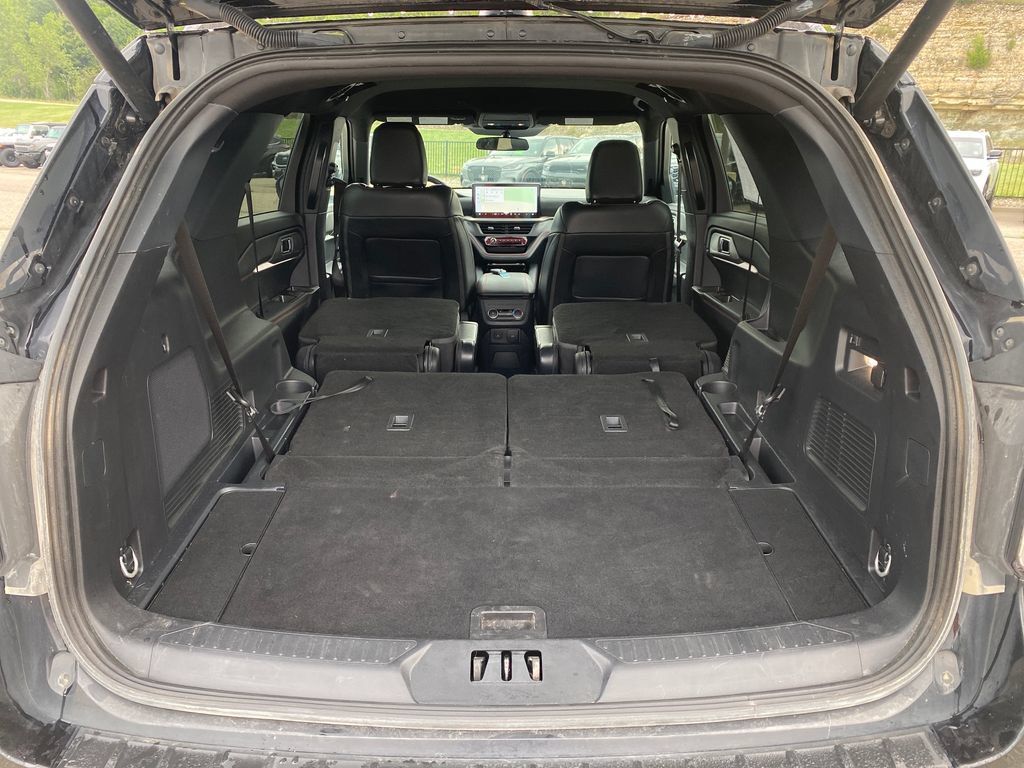 Used 2025 Ford Explorer ST-Line AWD/4WD image 33