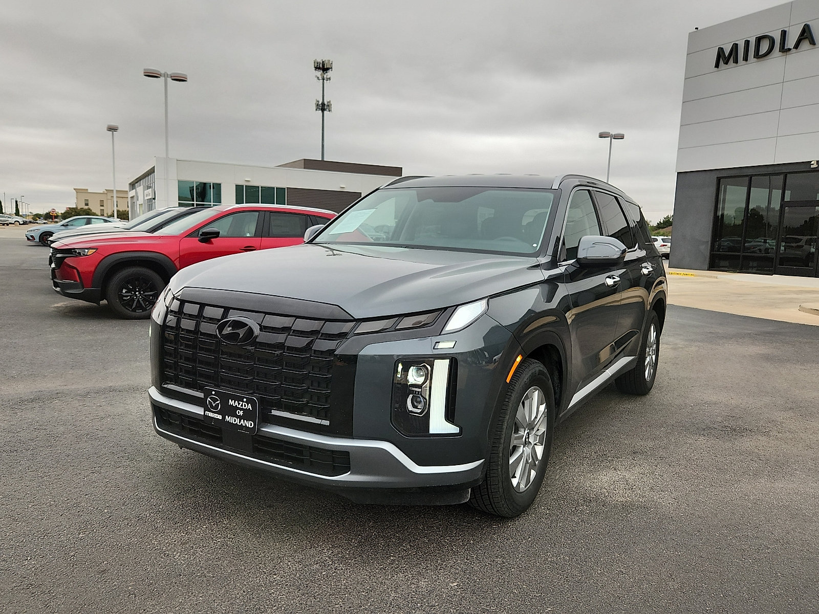 Used 2025 Hyundai Palisade SEL FWD image 2