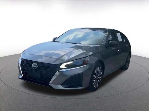 Used 2025 Nissan Altima 2.5 SV FWD image 7