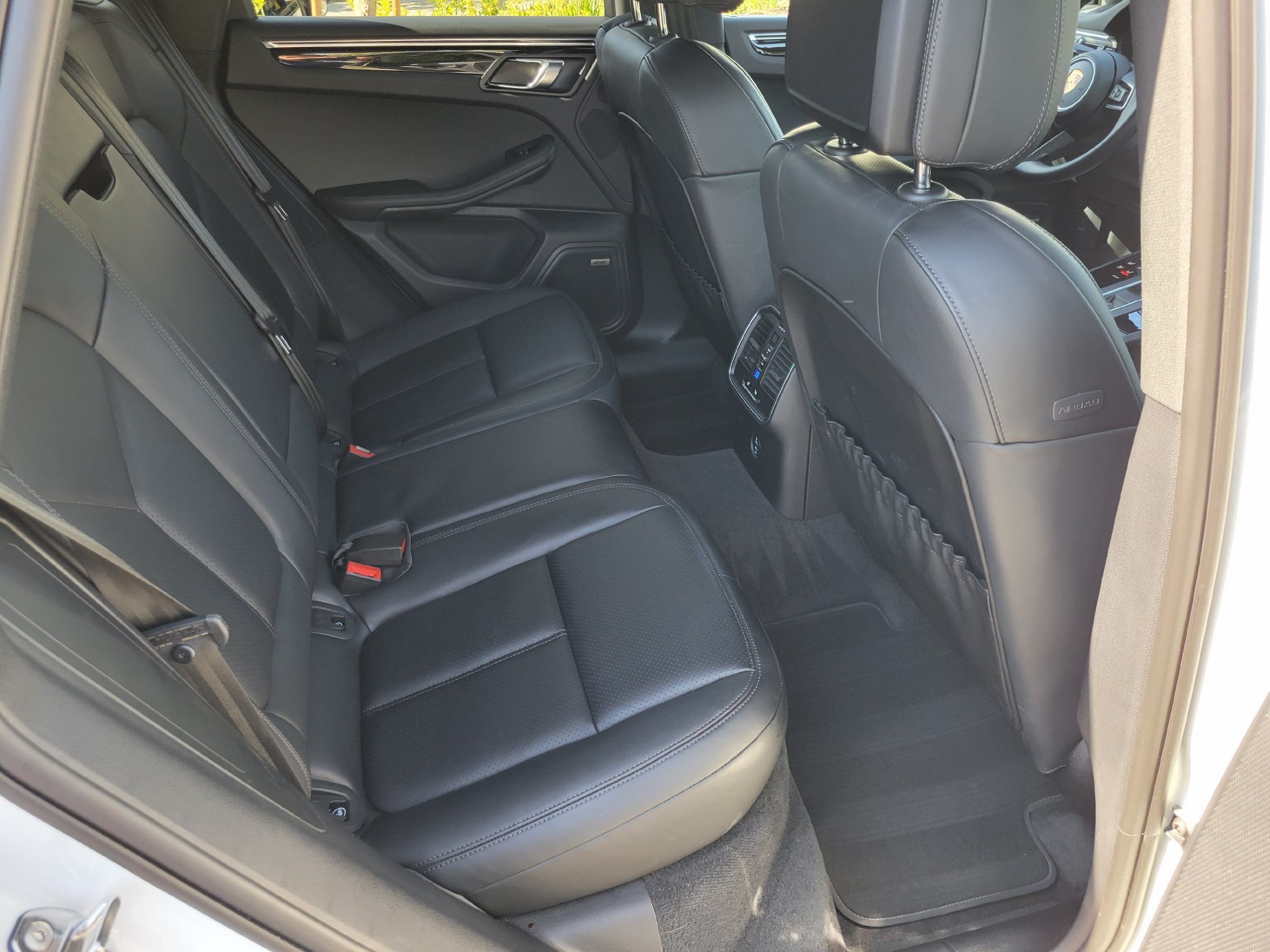 Used 2026 Porsche Macan AWD/4WD image 29