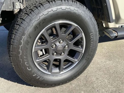 Used 2020 Jeep Gladiator Overland image 7