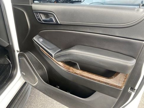 Used 2019 Chevrolet Suburban LT AWD/4WD image 15
