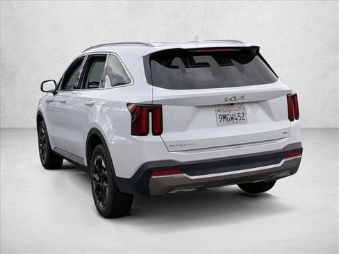 Used 2024 Kia Sorento S image 6