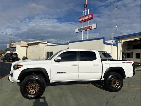 Used 2021 Toyota Tacoma TRD Off-Road image 13
