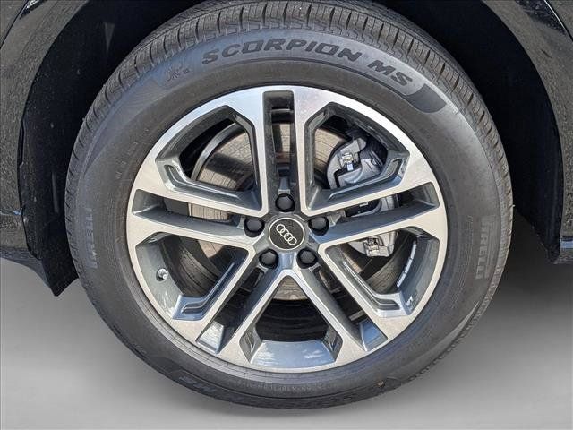 Used 2025 Audi Q5 Premium AWD/4WD image 9