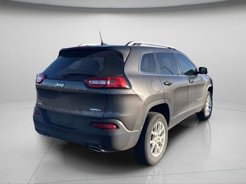 Used 2018 Jeep Cherokee Latitude Plus image 4