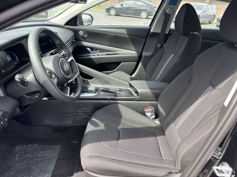 New 2026 Hyundai Elantra SE FWD image 19