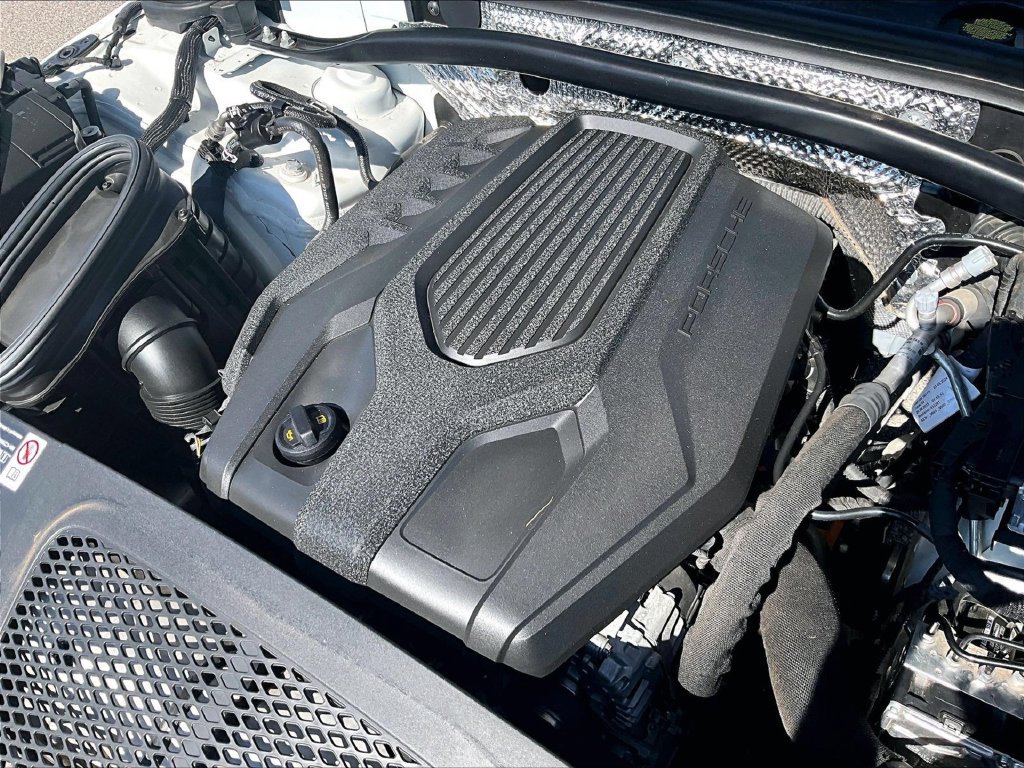 Certified 2026 Porsche Macan AWD/4WD image 24