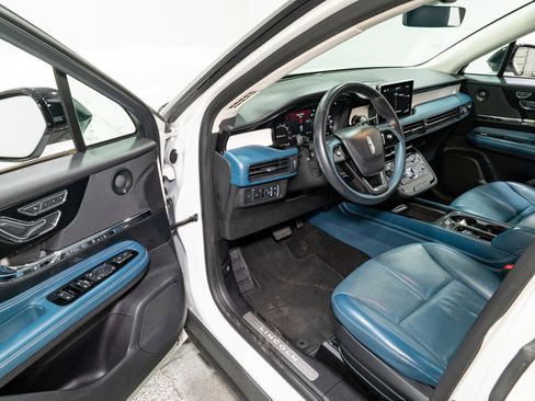 Used 2020 Lincoln Corsair Reserve w/ Beyond Blue Interior Package image 11