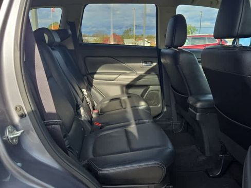 Used 2016 Mitsubishi Outlander SEL image 61