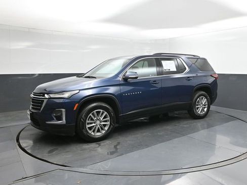 Used 2022 Chevrolet Traverse LT image 1